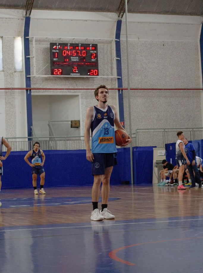 Pedro Macedo em quadra nos Jogos Regionais